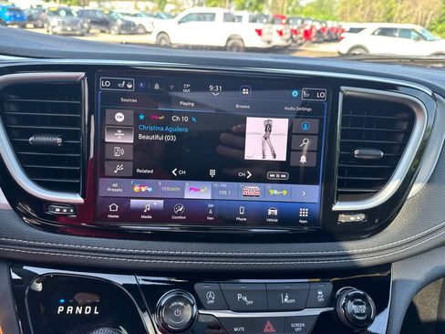 Used 2026 Chrysler Pacifica Limited FWD image 15