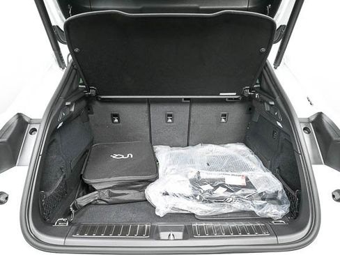 Used 2025 Porsche Macan Electric image 30