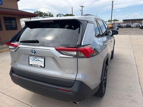 Used 2020 Toyota RAV4 XLE w/ Convenience Package AWD/4WD image 4