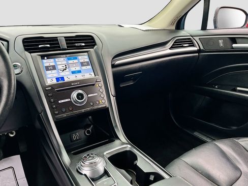 Used 2019 Ford Fusion Titanium image 23