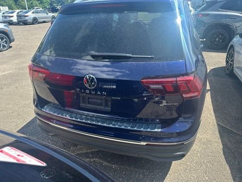Used 2023 Volkswagen Tiguan SE w/ Panoramic Sunroof Package AWD/4WD image 4