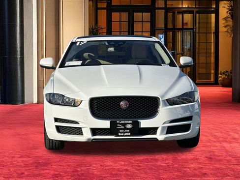 Used 2017 Jaguar XE image 7