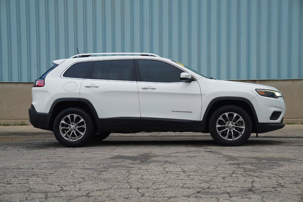 Used 2019 Jeep Cherokee Latitude Plus w/ Cold Weather Group AWD/4WD image 10