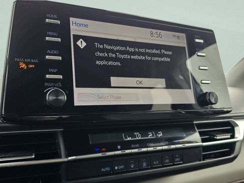 Used 2023 Toyota Sienna LE FWD image 3