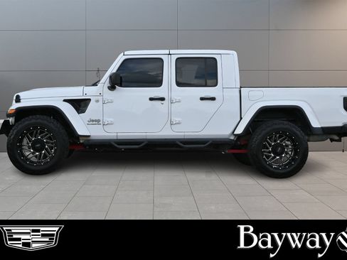 Used 2020 Jeep Gladiator Overland AWD/4WD image 5