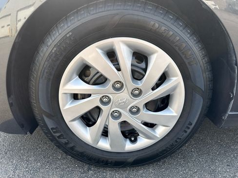 Used 2020 Hyundai Elantra SE FWD image 9