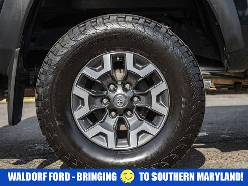 Used 2021 Toyota Tacoma TRD Off-Road w/ TRD Premium Off Road Package image 18