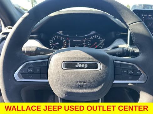 Used 2025 Jeep Compass Latitude AWD/4WD image 21