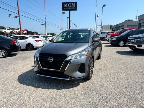 Used 2023 Nissan Kicks SV FWD image 8