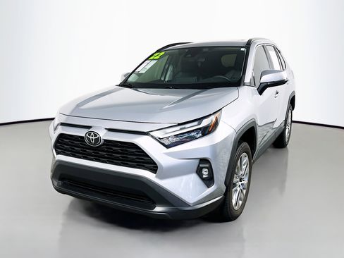 Used 2022 Toyota RAV4 XLE Premium image 10