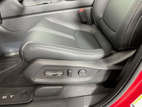 New 2025 Honda Pilot Touring image 12