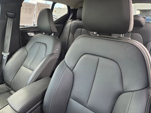 Certified 2025 Volvo XC40 B5 Plus AWD/4WD image 12