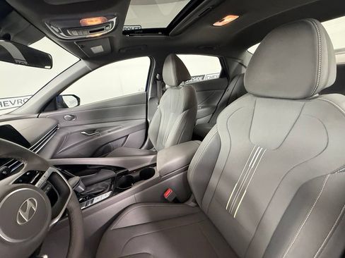 Used 2025 Hyundai Elantra SEL FWD image 27