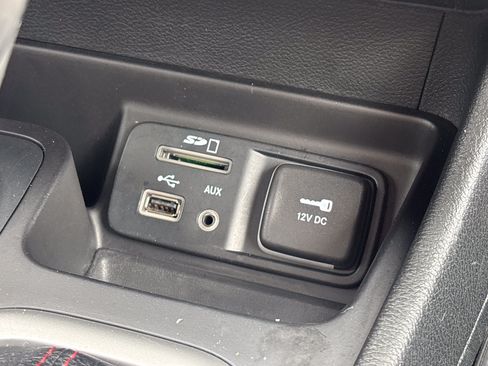 Used 2014 Jeep Cherokee Trailhawk w/ Leather Interior Group AWD/4WD image 8