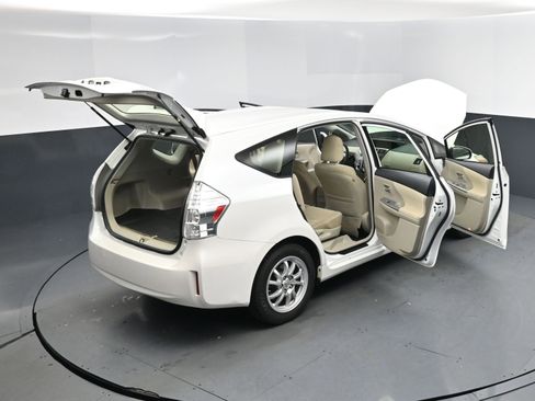 Used 2012 Toyota Prius V Five image 18