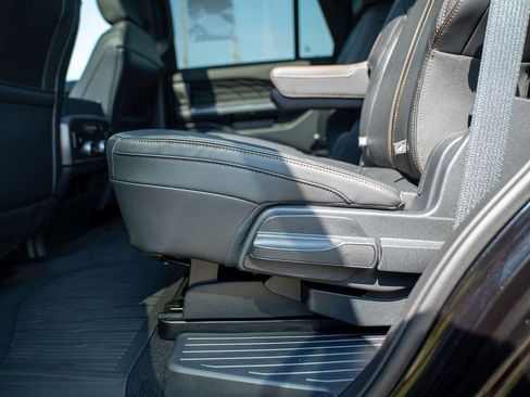 Used 2024 Ford Expedition Platinum image 20