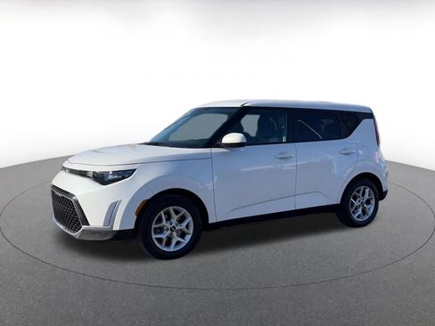 Used 2025 Kia Soul LX w/ LX Technology Package image 8