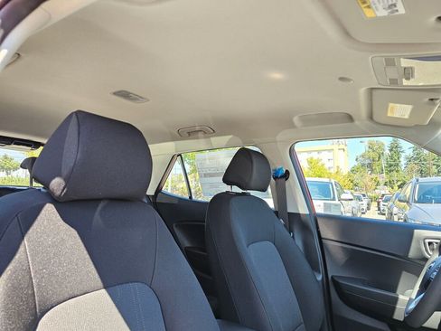 Used 2025 Hyundai Venue SE image 11