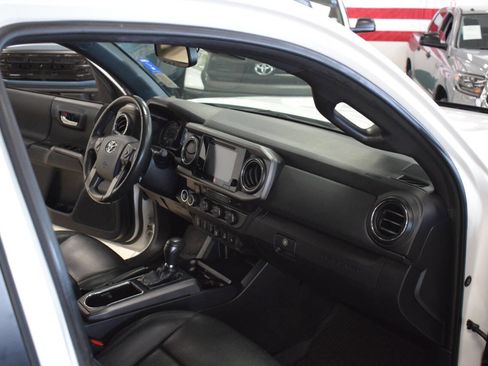 Used 2019 Toyota Tacoma TRD Off-Road image 41