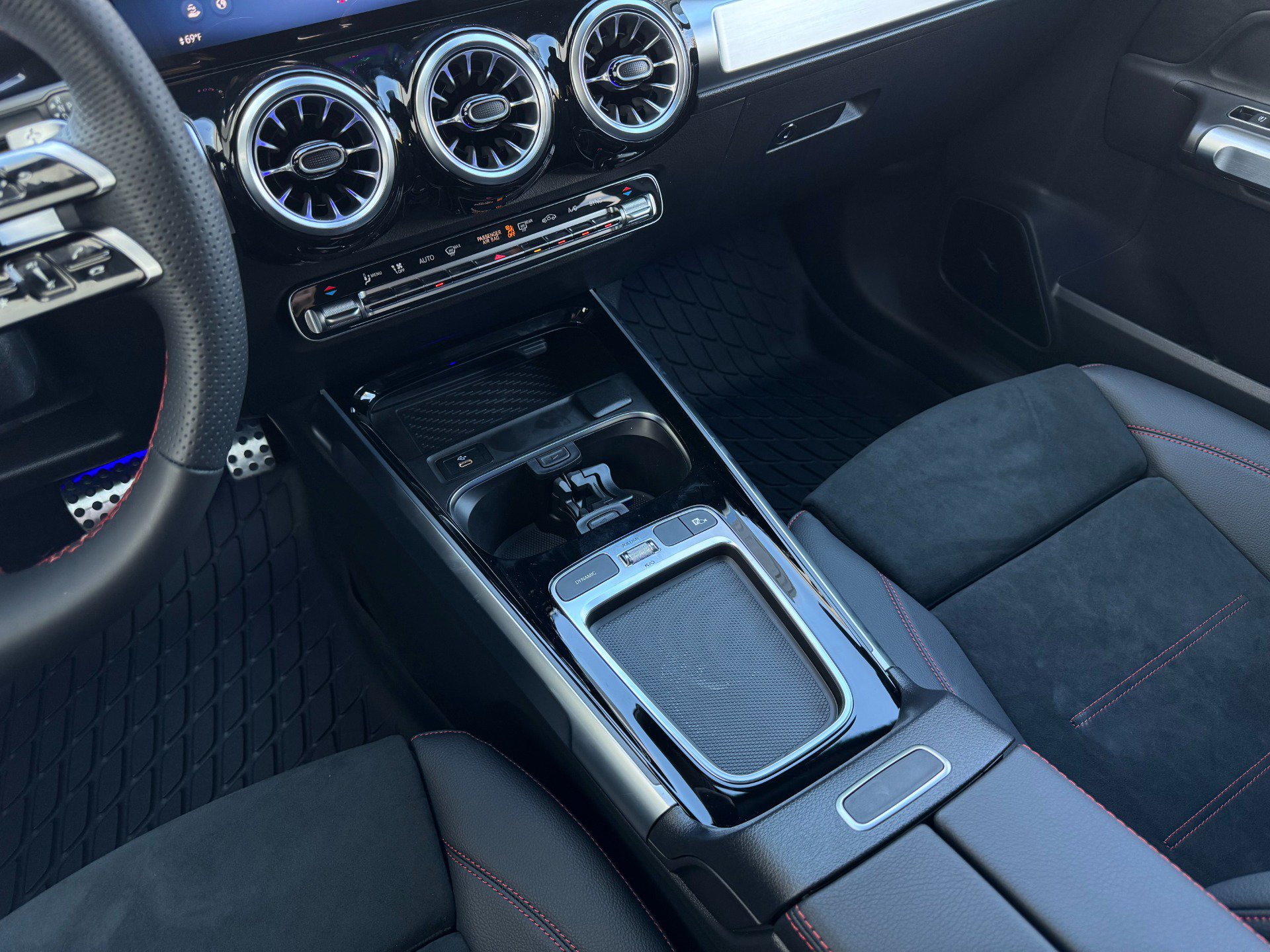 Used 2025 Mercedes-Benz GLB 250 w/ AMG Night Package image 56