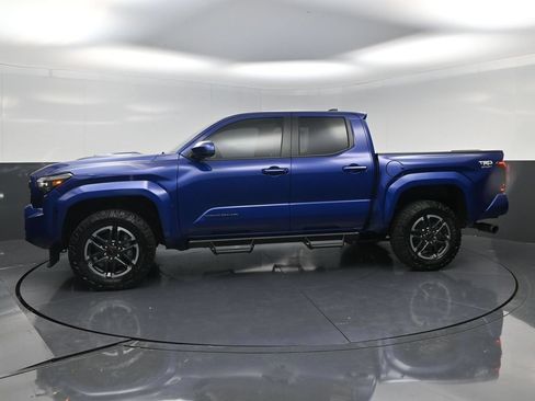 Used 2025 Toyota Tacoma TRD Sport AWD/4WD image 3