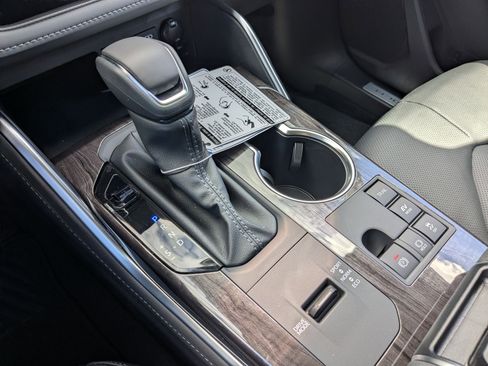 New 2026 Toyota Highlander Limited AWD/4WD image 16