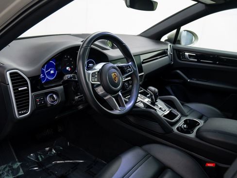 Certified 2023 Porsche Cayenne image 4