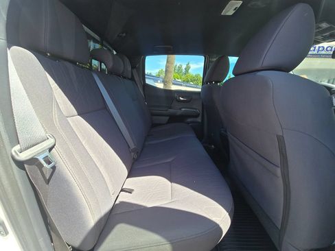 Used 2019 Toyota Tacoma TRD Off-Road w/ Technology Package AWD/4WD image 12
