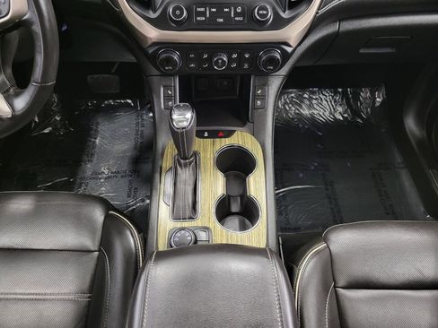 Used 2019 GMC Acadia Denali image 16