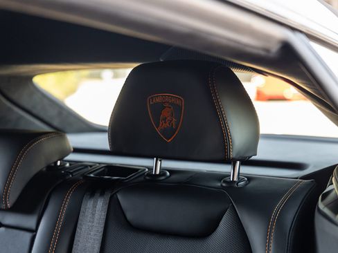 Used 2026 Lamborghini Urus SE AWD/4WD image 39