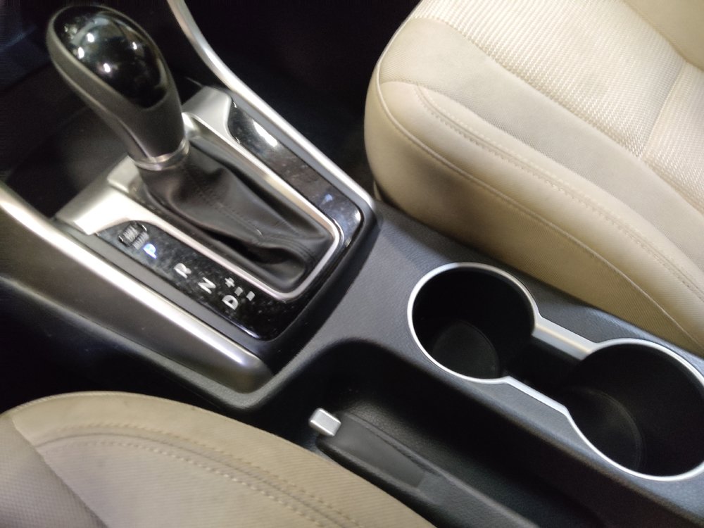 Used 2016 Hyundai Elantra GT FWD image 26