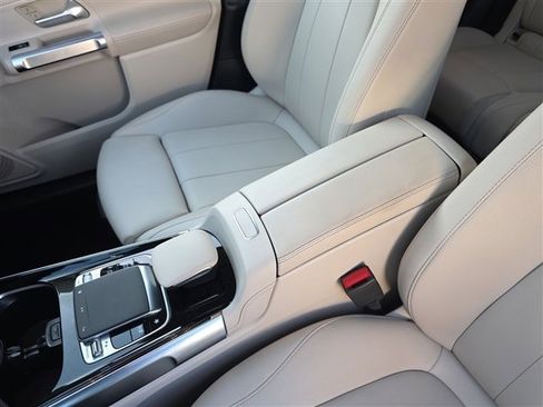 Used 2020 Mercedes-Benz GLB 250 4MATIC image 18