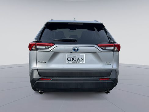 Used 2021 Toyota RAV4 XLE Premium image 8