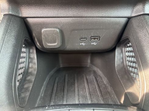 Used 2025 Chevrolet TrailBlazer LT AWD/4WD image 21
