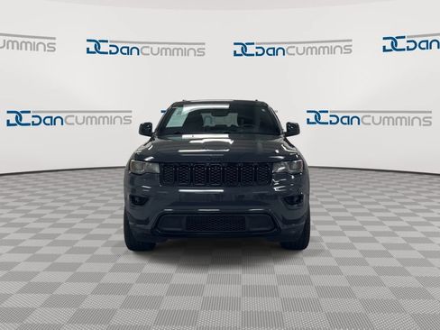Used 2018 Jeep Grand Cherokee Altitude AWD/4WD image 3