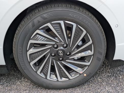 New 2026 Hyundai Sonata Limited FWD image 11