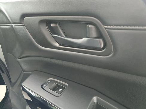 Used 2023 Nissan Pathfinder S image 8