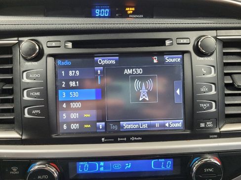 Used 2019 Toyota Highlander XLE AWD/4WD image 25