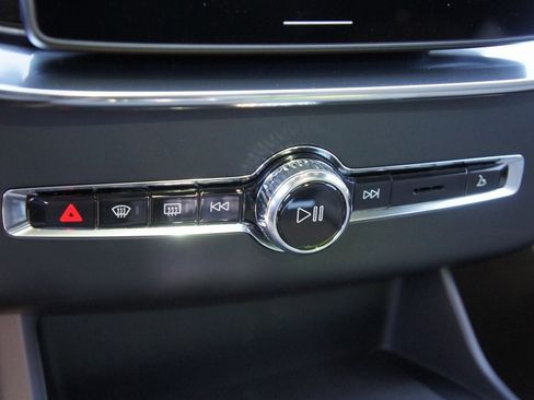 New 2026 Volvo XC90 B6 Plus w/ Protection Package Premier image 15