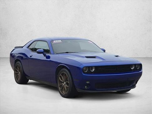 Used 2022 Dodge Challenger SXT w/ Blacktop Package RWD image 3