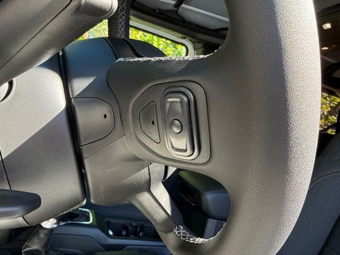 Used 2025 Jeep Wrangler Unlimited Sport image 13