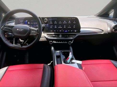 Used 2025 Chevrolet Equinox EV RS FWD image 8