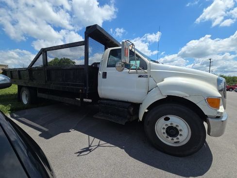 Used 2013 Ford F750 2WD Regular Cab Super Duty image 4
