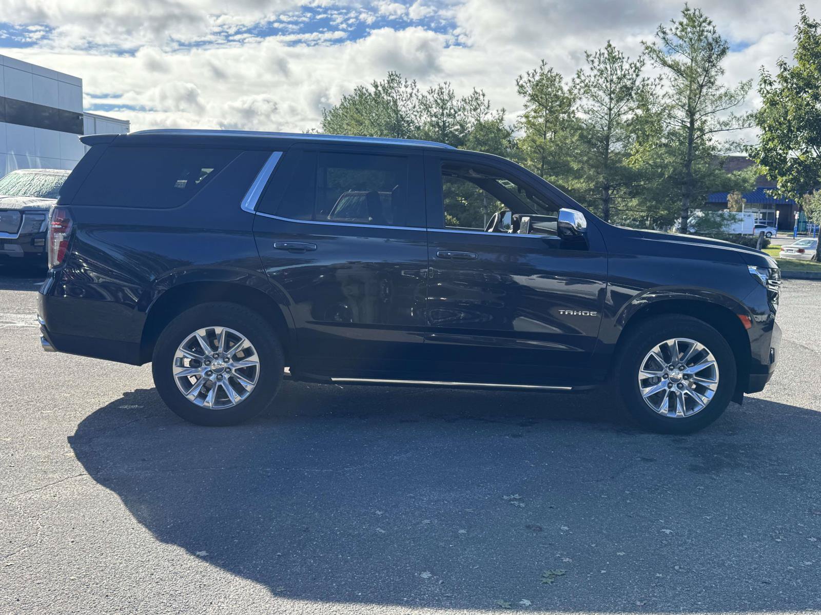 Used 2024 Chevrolet Tahoe Premier AWD/4WD image 4