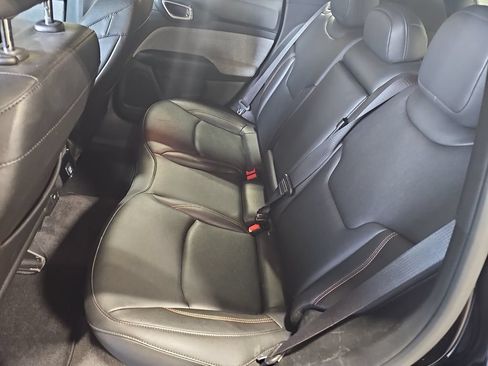 Used 2024 Jeep Compass Latitude AWD/4WD image 13