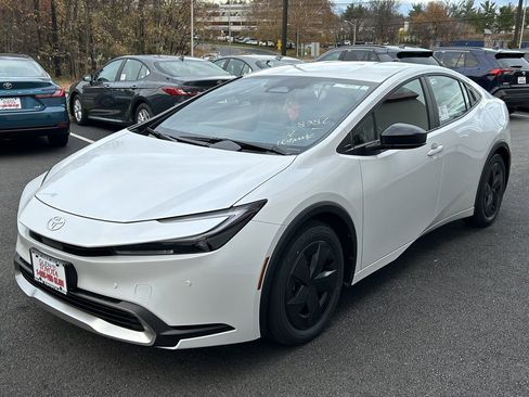 New 2026 Toyota Prius SE image 2