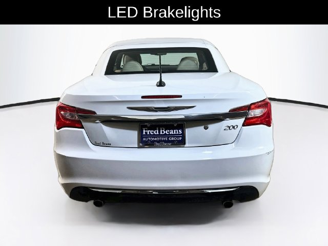 Used 2014 Chrysler 200 Limited FWD image 9