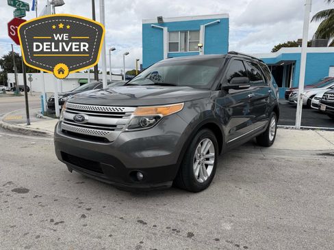 Used 2014 Ford Explorer XLT image 2
