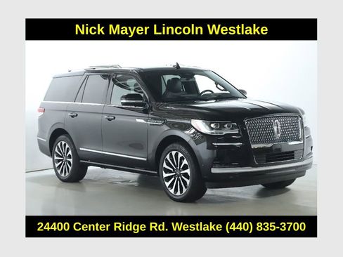 Used 2022 Lincoln Navigator Reserve image 1
