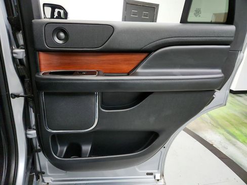 Used 2020 Lincoln Navigator Reserve image 31